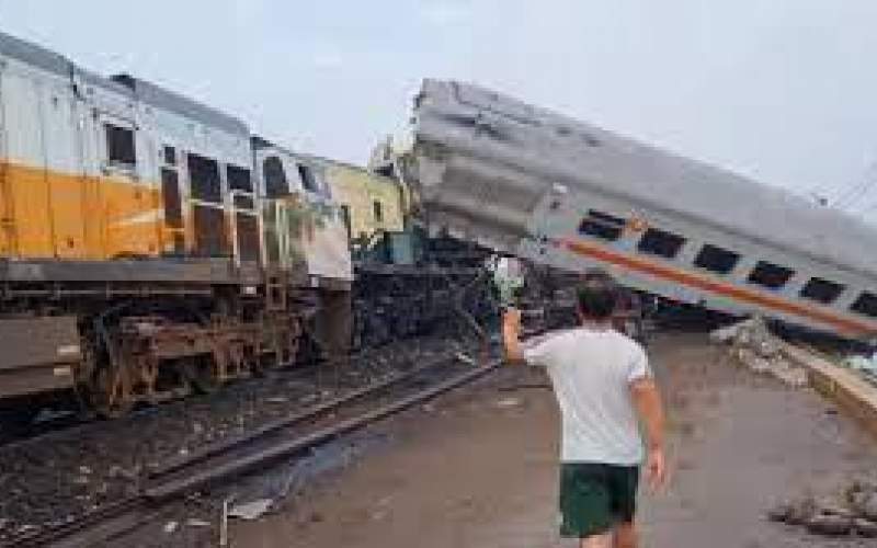 برخورد مرگبار قطار در اندونزی /فیلم