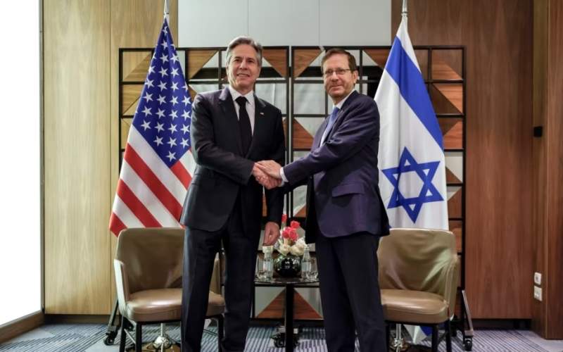 دیدار آنتونی بلینکن (چپ) با اسحاق هرتزوگ، رئیس‌جمهور اسرائیل