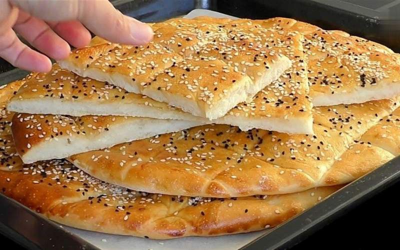 ساده‌ترین روش تهیه نان ترکی در خانه /فیلم