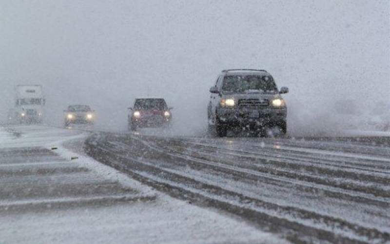 برف و باران در جاده‌های ۱۸ استان کشور