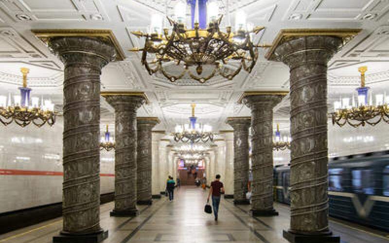 ایستگاه متروی باشکوه سن پترزبورگ در روسیه