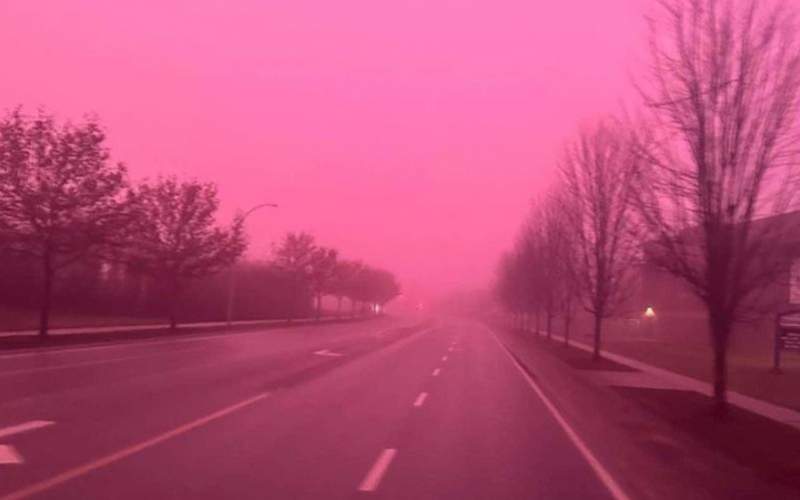 مه گرفتگی نادر به رنگ صورتی /فیلم