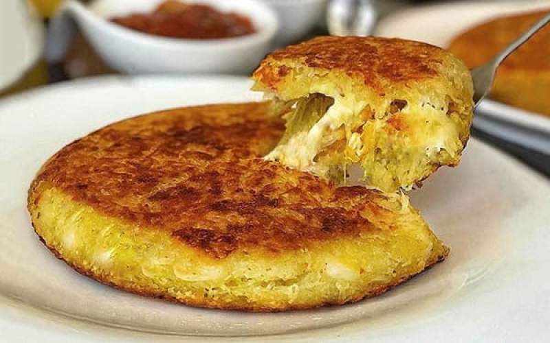 طرز تهیه متفاوت کوکو با پنیر پیتزا/فیلم