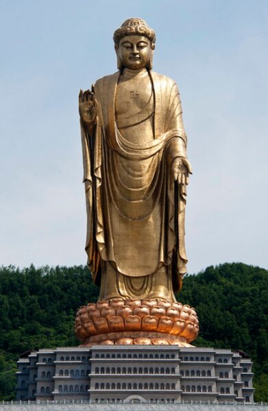 تندیس ۱۲۸ متری بهار معبد بودا در چین