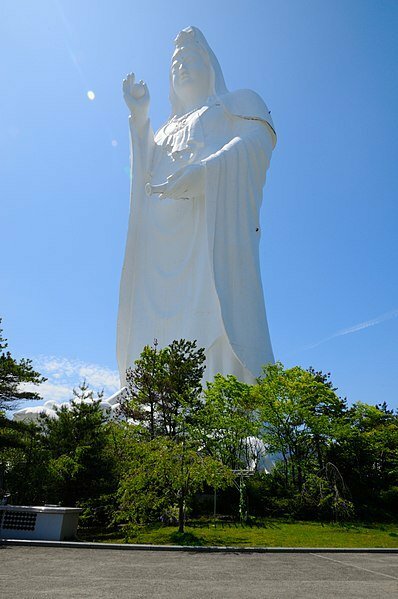 مجسمه ۱۰۰ متری «سندای دیکان» در ژاپن