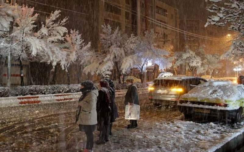 تهرانی‌ها منتظر برف باشند
