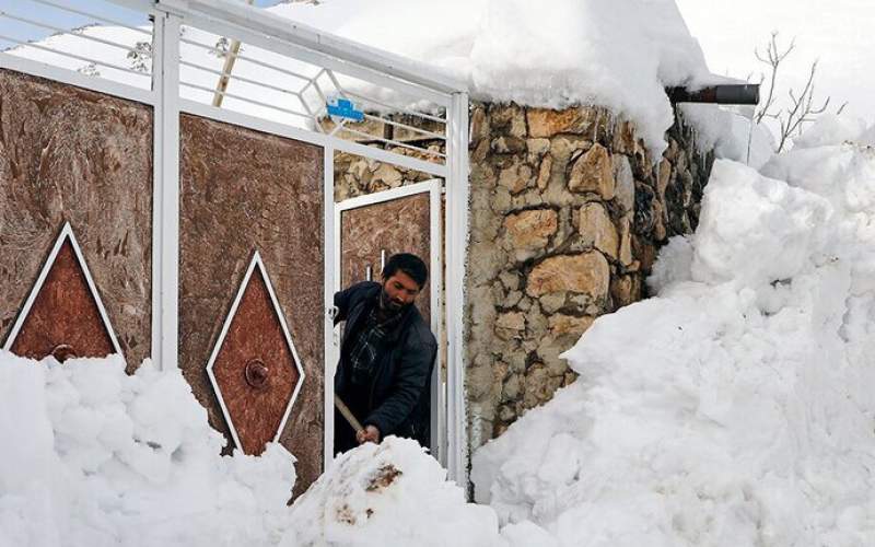 فیلمی از حجم بارش برف در شهرستان کوهرنگ