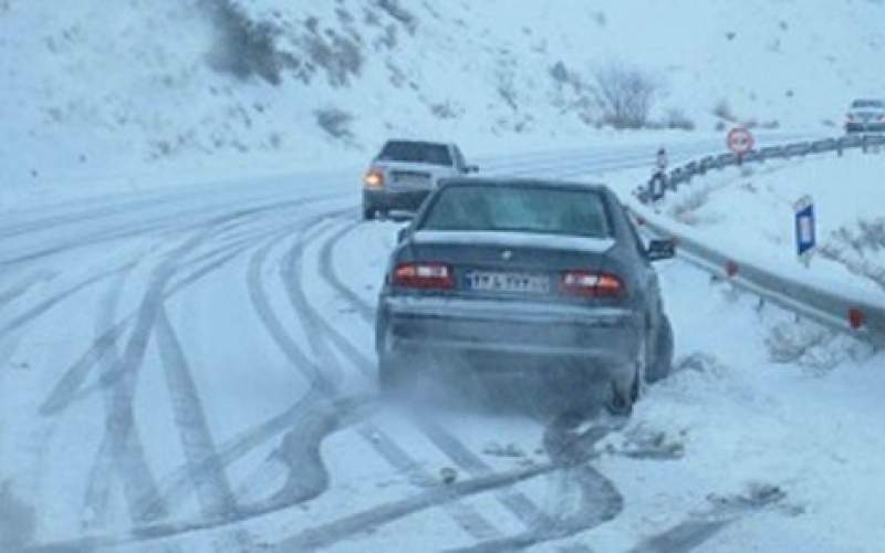 بارش برف و باران در جاده‌های ۲۱ استان