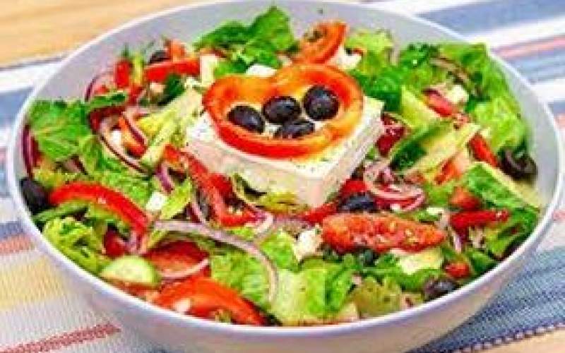 طرز تهیه یک سالاد خوشمزه برای کاهش وزن