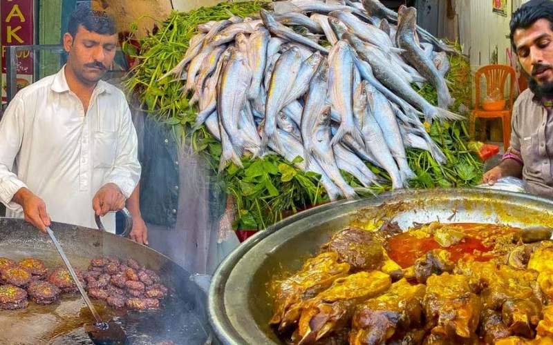 غذای خیابانی محبوب در پیشاو پاکستان/فیلم