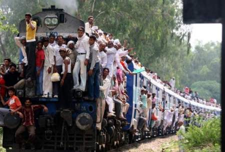 وضعیت عجیب قطار مسافربری در هند