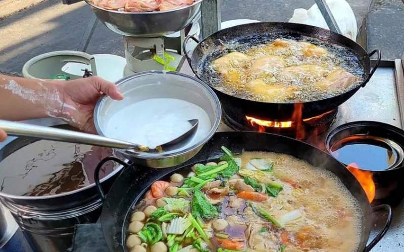 مرغ و گوشت سوخاری غذای خیابانی ویتنام