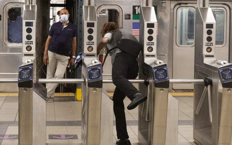 هوش مصنوعی برای شناسایی اسلحه در مترو نیویورک استفاده می‌شود