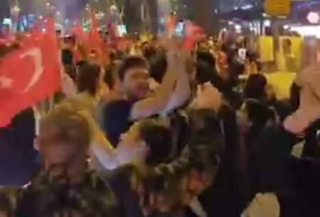 پایکوبی در ترکیه در پی شکست حزب اردوغان