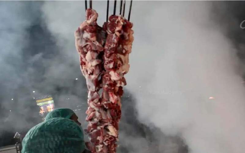 پخت پلوکباب با گوشت بره غذای خیابانی پاکستان