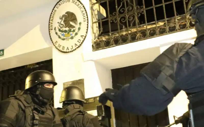 حمله پلیس اکوادور به سفارت مکزیک