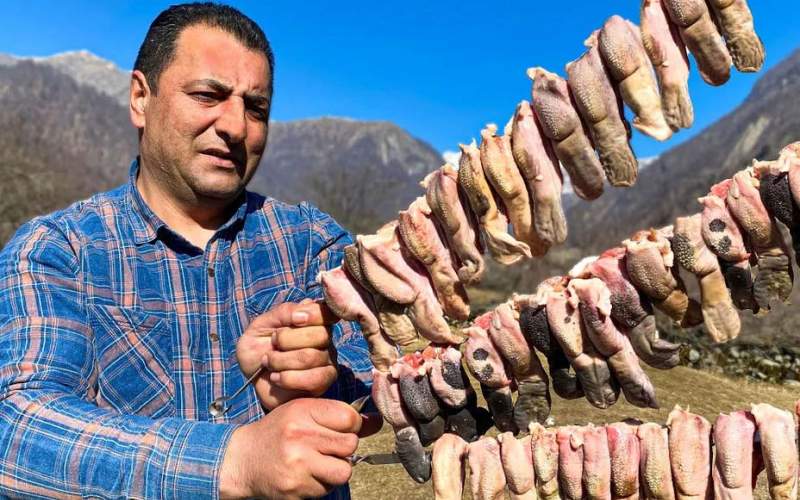 غذای روستایی در آذربایجان؛کباب کردن زبان بره