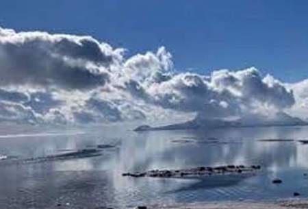 ویدئو دیدنی از پایکوبی مردم در کنار دریاچه ارومیه