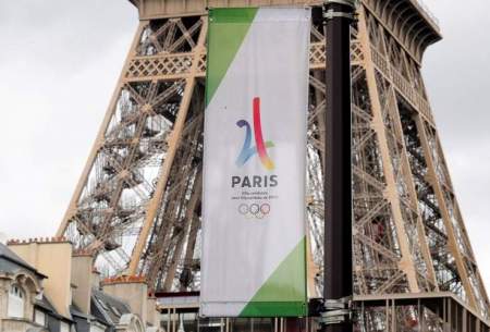روشن شدن مشعل المپیک 2024 توسط شناگر فرانسوی