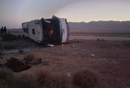 واژگونی اتوبوس مسافربری در یزد حادثه‌ساز شد