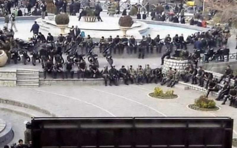 تصویری در شبکه‌های اجتماعی از نحوه اجرای طرح حجاب در تهران منتشر شده که حضور بیشمار نیروهای پلیس در چهارراه ولیعصر را نشان می‌دهد