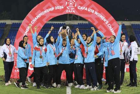 تصاویری از جشن قهرمانیِ دختران فوتبالیست  