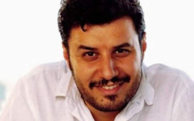 فرار جواد عزتی از دست هواداران افراطی‌اش