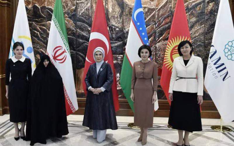 عکسی از جمیله علم الهدی (همسر ابراهیم رئیسی) در کنار همسران روسای‌جمهور چند کشورآسیایی در فضای مجازی پر بحث شده است.