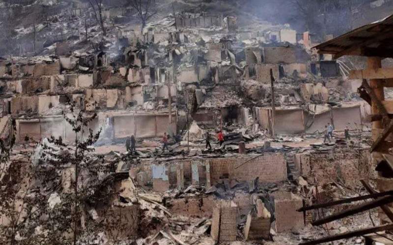 مرکز خاطره‌انگیز گردشگری گیلان به همراه ده‌ها خانه در آتش سوخت