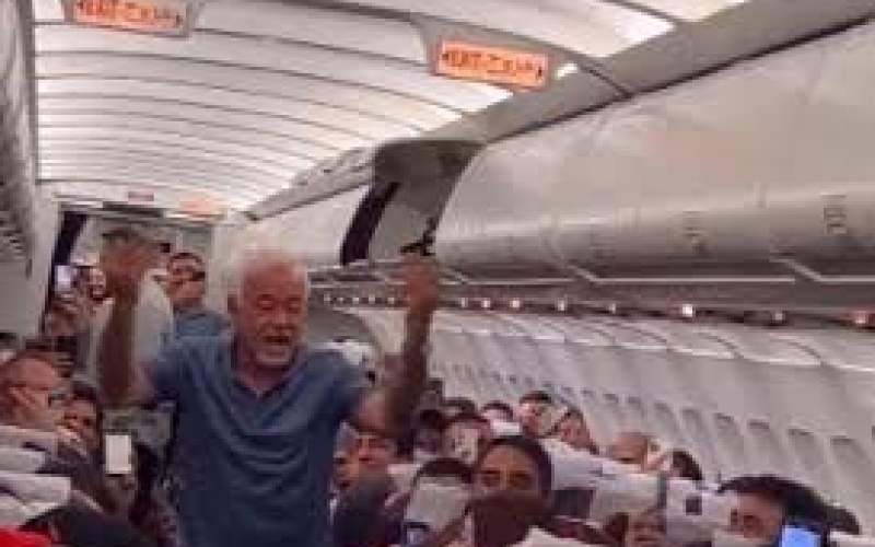 آوازخوانی صادق بوقی در هواپیما، همه را به وجد آورد