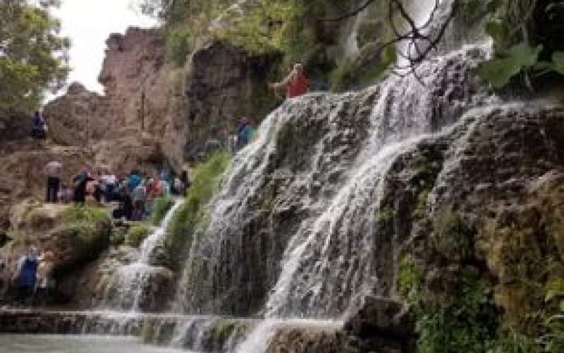 ازدحام باورنکردنی مردم برای دیدن آبشار نیاسر