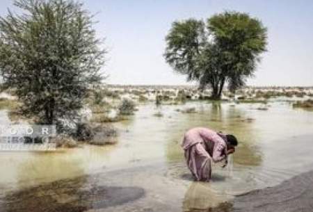 روستاییان سیستان، آب سیلاب می‌خورند!
