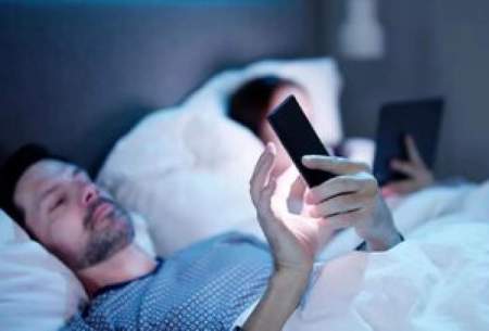 عوارض استفاده از موبایل هنگام خوابیدن