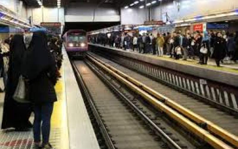 ویدئویی از مسافر خوش‌ذوق مترو که وایرال شد