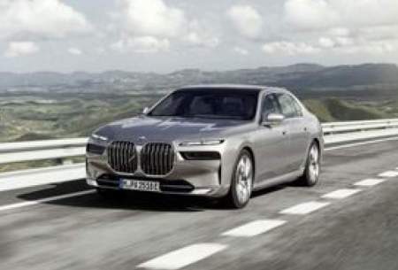 حالت یک BMW لوکس بعد از تصادف در پیاده‌رو