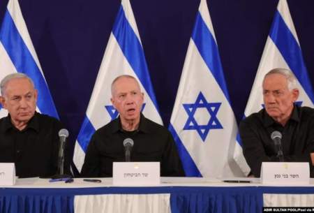 بنی گانتس، یواو گالانت (وزیر دفاع) و بنیامین نتانیاهو (نخست‌وزیر)