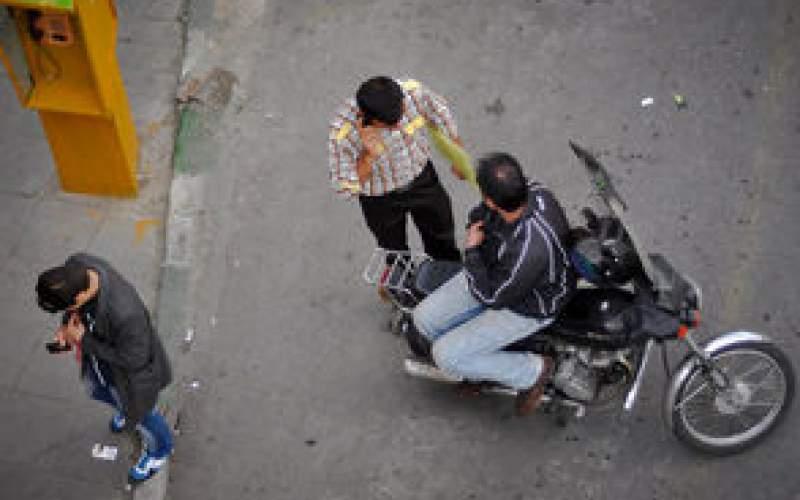 تلاش برای سرقت گوشیِ راننده ماکسیما در تهران