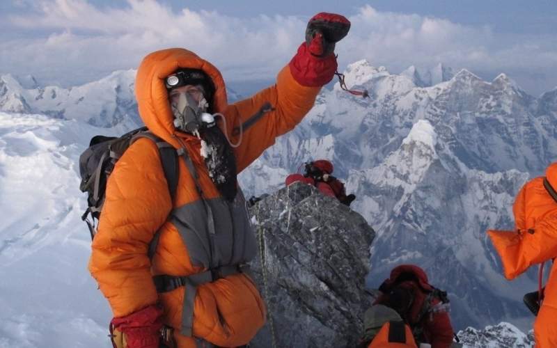 صف طولانی کوهنوردان روی قله اورست
