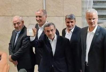 متلک سنگین احمدی‌نژاد به علی لاریجانی