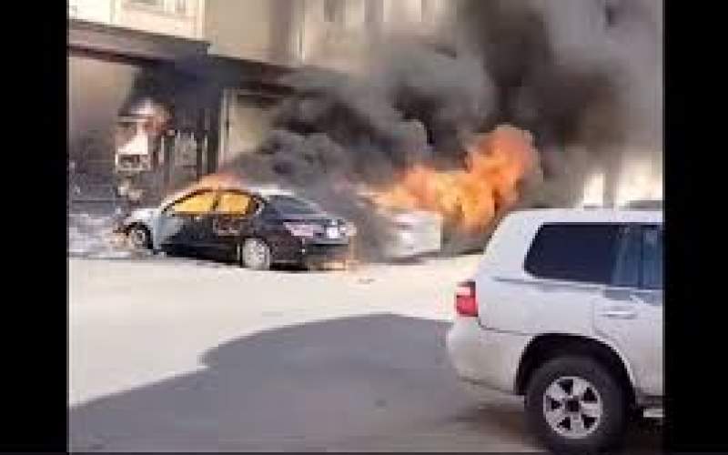 آتش‌گرفتن ۲ خودرو بر‌اثر گرمای شدید‌در عربستان