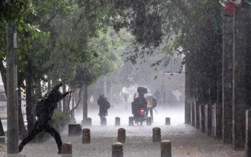 رگبار و وزش باد شدید در تهران