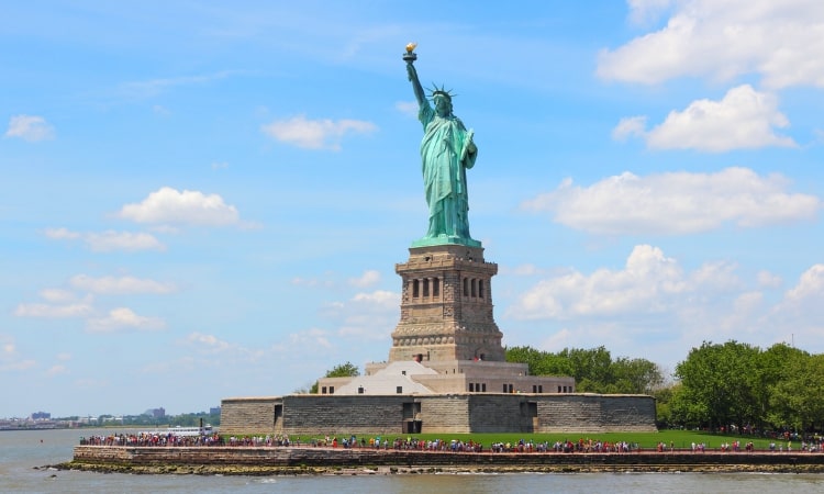 آماده‌سازی مدارک ضروری برای درخواست ویزا 