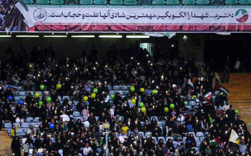 انتقاد تند روزنامه اصولگرا از تجمع حجاب در ورزشگاه آزادی؛ نمی‌شد صندلی‌های خالی را پنهان کرد