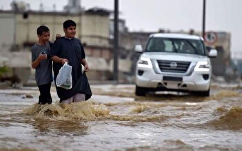 وقوع سیل در مکه و جده؛ مدارس تعطیل شدند