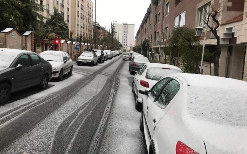 بارش برف در مناطق شمالی تهران