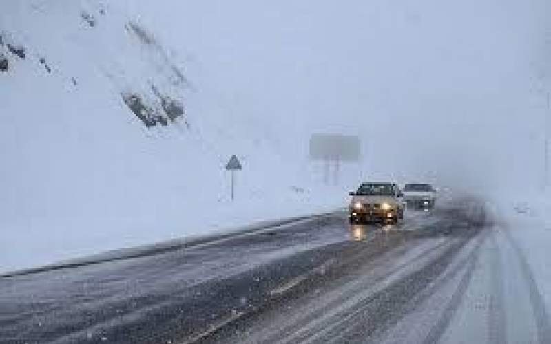 برف و باران در جاده های ۲۴ استان کشور