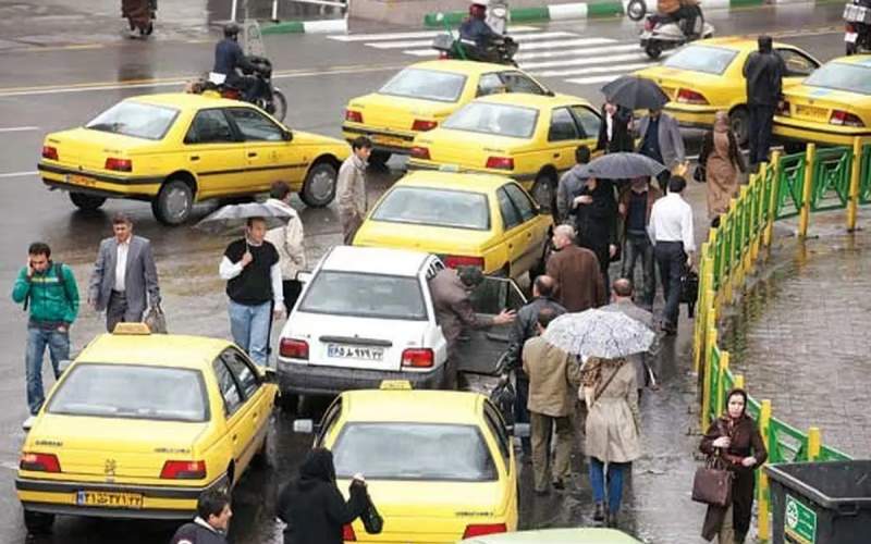 بازنشستگانی که برای تامین هزینه‌های کمرشکن سلامت، با رانندگی از سلامت خود چشم می‌پوشند!