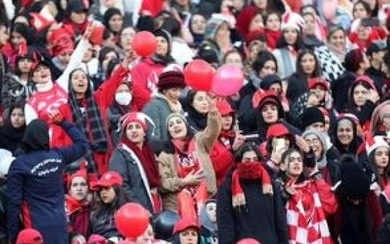 بانوان هوادار سپاهان و پرسپولیس در حال ورود به ورزشگاه