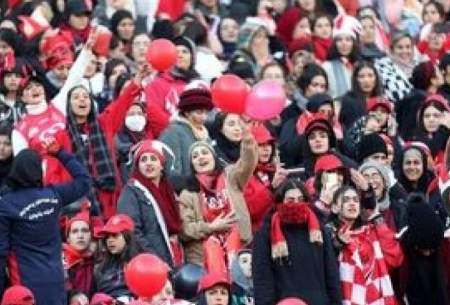 بانوان هوادار سپاهان و پرسپولیس در حال ورود به ورزشگاه