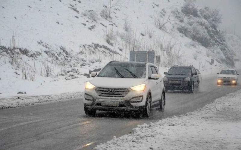 بارش برف و باران در جاده‌های کشور